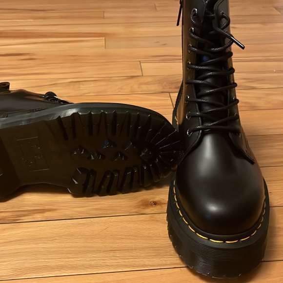 DR.MARTEN JADON SMOOTH LEATHER PLATFORM BOOTS - Picture 4 of 7